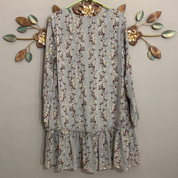 Entro Blue Gray Leaf Print Ruffle Hem Dress Size Small - Picture 5 of 8